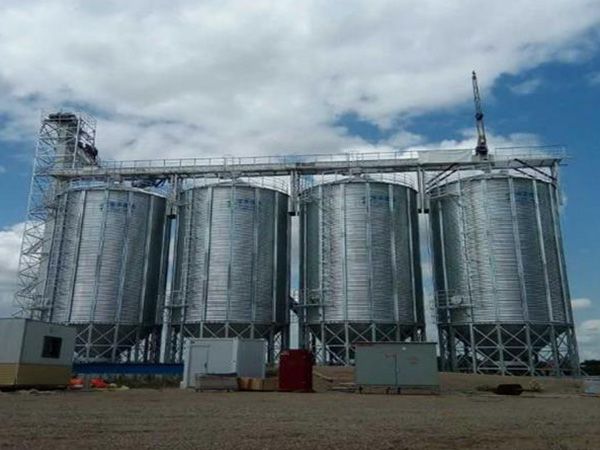 4套小麦储存钢板仓从泰安雪莱机械发往加拿大