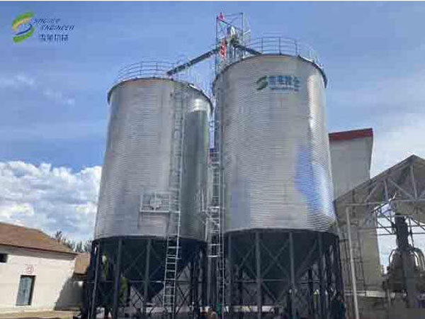 新疆库尔勒1台600T光棉籽锥底钢板仓安装完成